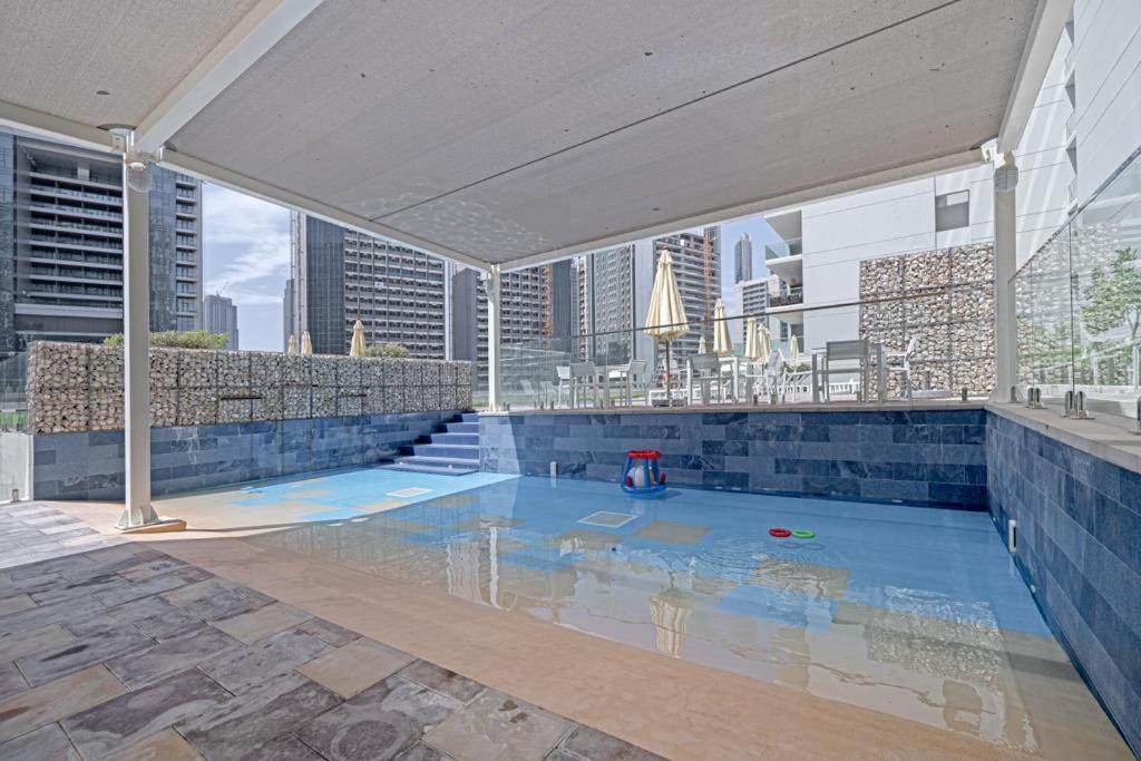 Alluring 1 Bd Apartment In Business Bay With Burj Khalifa View Дубай Екстериор снимка